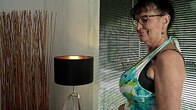 Huge Boobs Granny Lilian