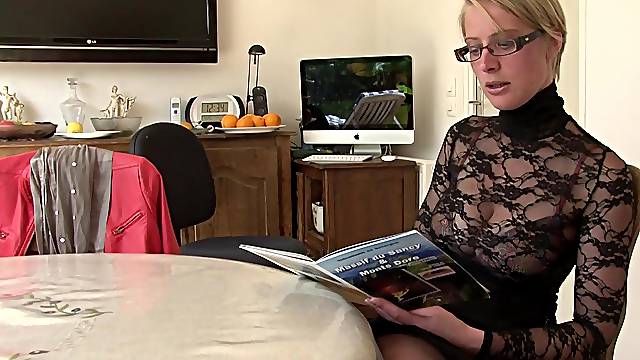 Mature mom filmed taking cock in hard modes in both holes