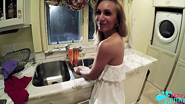 Hollie Shields cum on her cute face