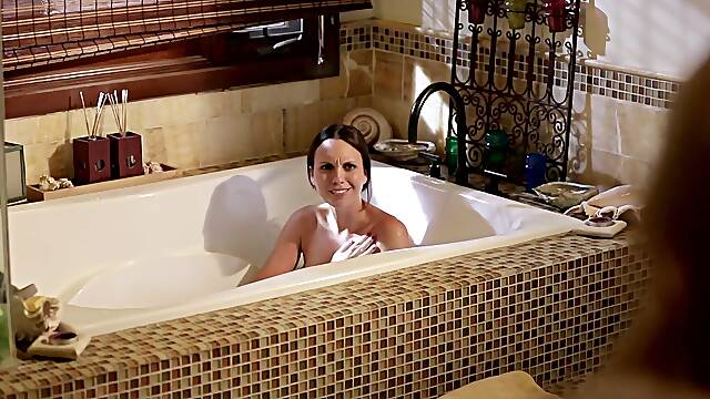 Natural tits goddesses Jade Nile and Karla Kush in steamy threesome