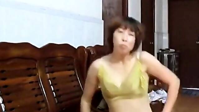 Amateur Chinese MILF Homemade Video