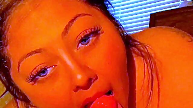 Masturbating loving babe solo toy plays with enthusiasm