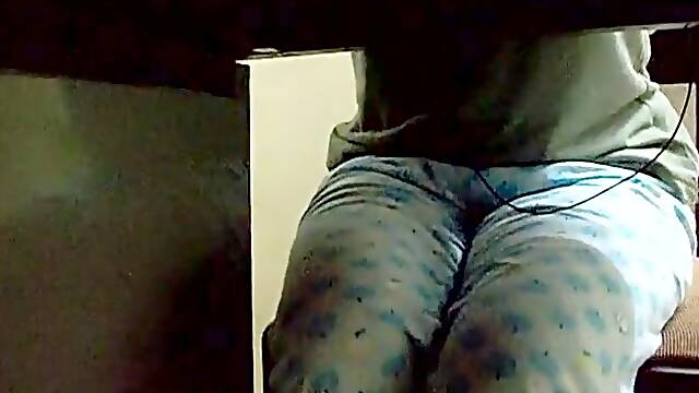 HOME ALONE CROSS LEG MASTURBATION CAUGHT WHILE WATCHING PORN (RARE)