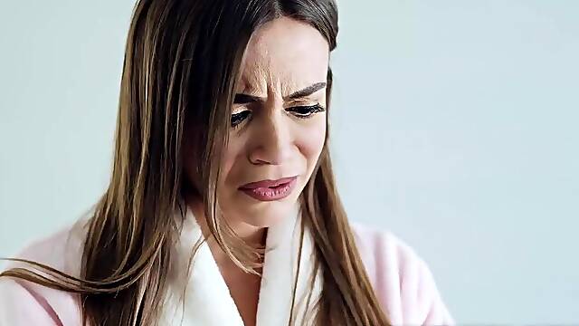 Lazy stepson gets a fuck reward from hot stepmom