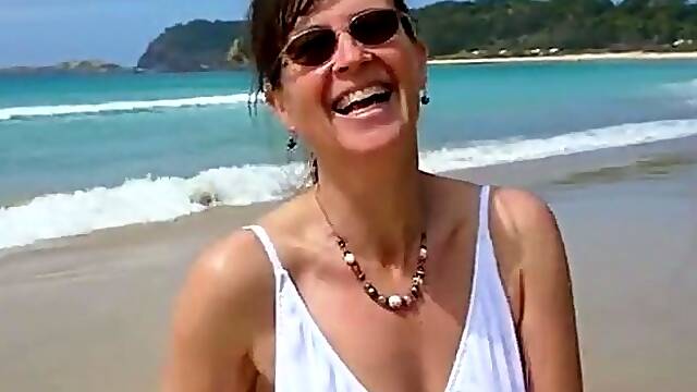 Sunbathing MILF Amateur Video