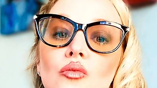 Big-boobed lady in black stockings Dee Siren fucked so good