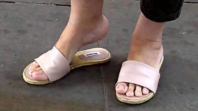 Mature Sexy Feet Soles Toes In Flat Sandals
