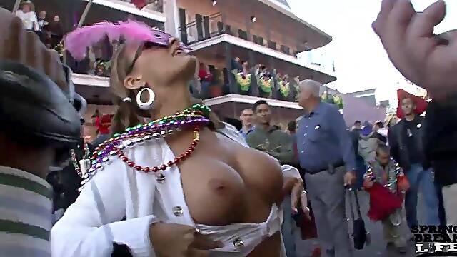 Mardi Gras Chicks Flashing in the Streets - SpringbreakLife