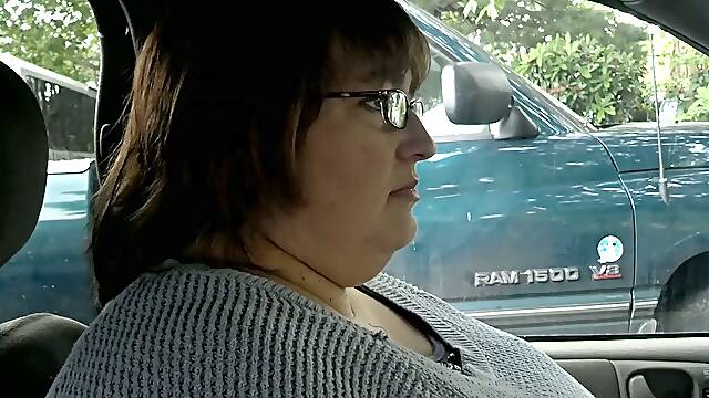 Mature BBW neighbor lady wants to play with my cock in her car