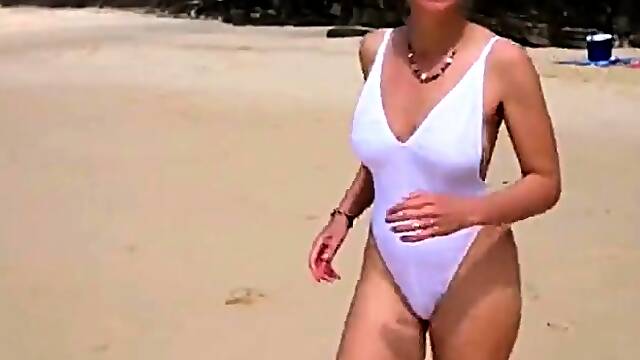 Sunbathing MILF Amateur Video