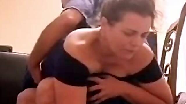 Scopata In Piedi Frontale, Compilazione Milf, Davanti A Lei