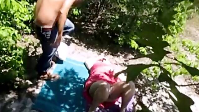 Cam caught a couple having sex outdoors