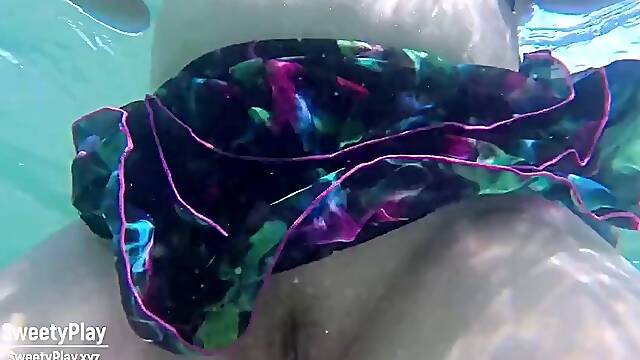 Underwater creampie and pee