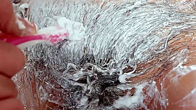 MOMMY4K. Shaving mature pussy ended up as hot bathroom fuck