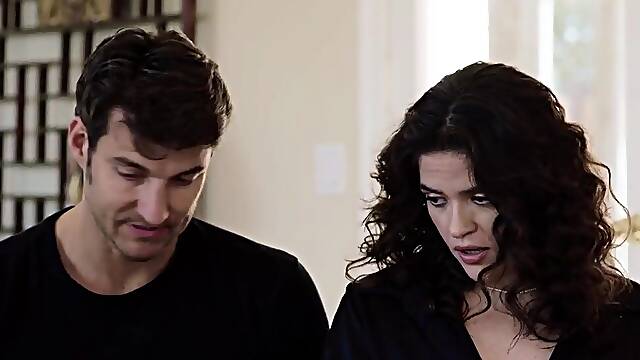 Odd IT dude ends up dominating horny Victoria Voxxx