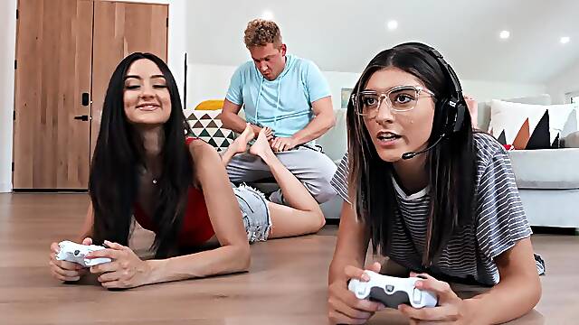 Eliza Ibarra seduced her roommates boyfriend