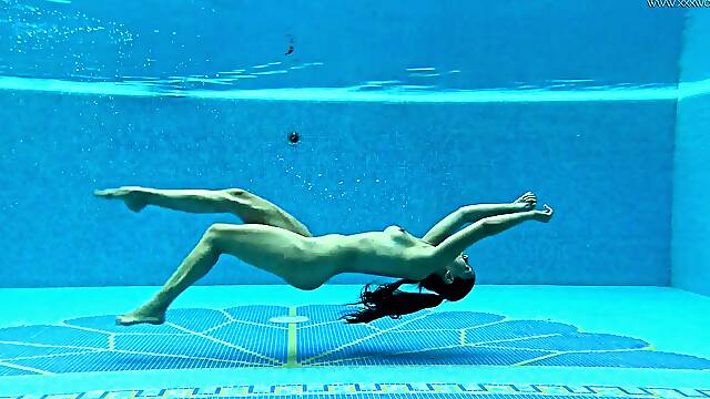 Villa swimming pool naked experience with Sazan