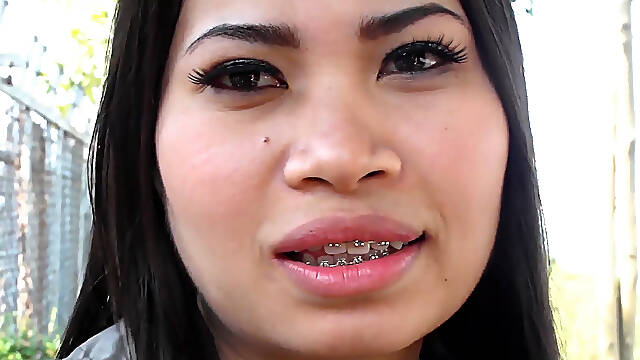 Thai MILF with braces picked up at the Pattaya viewpoint