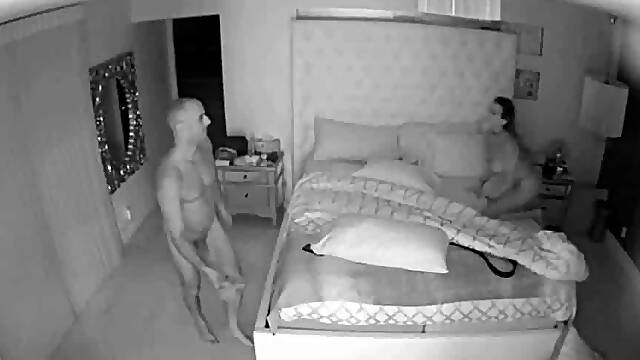IPCAM – Mature Arab couple fucks on arrival home