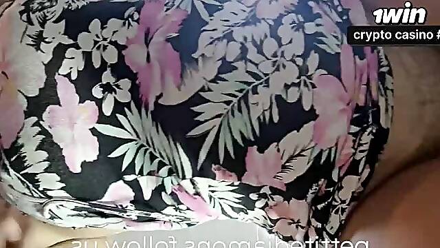 A esposa do meu vizinho me procura para momentos intensos quando o marido não está em casa.