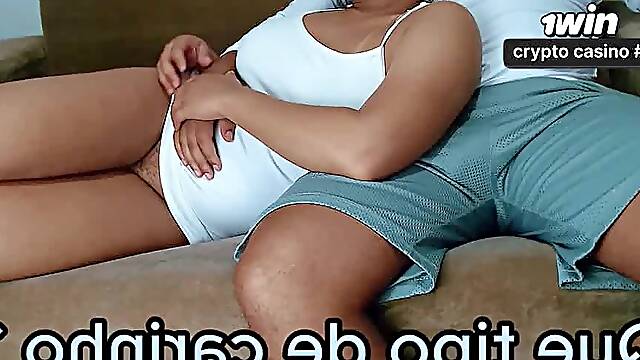 Uma vizinha solteira decide convidar o amigo para ver um filme e acaba numa noite de intenso prazer sexual.