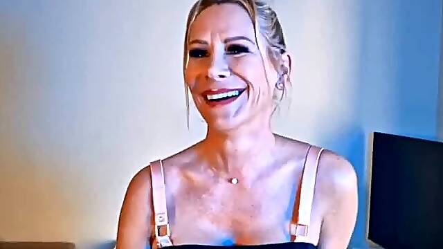 Mature libertine sodomisée par 2 mecs