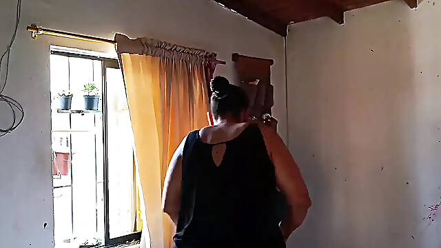 MILF!!! Big-assed woman, Im so horny I end up masturbating my juicy pussy in the bathroom