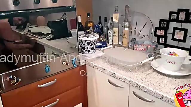 Italian MILF takes amateur teen in her ass