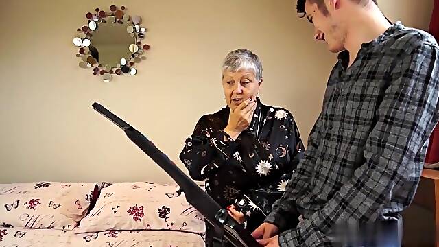 Jeune Feancaise, Argent Jeune Et Vieux, Mamie Enculée Pour De L Argent