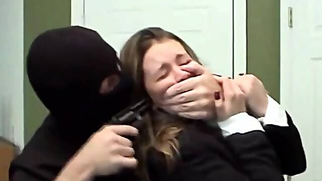 Rubia Obligada, Mujer Policia Hd, Al Limite