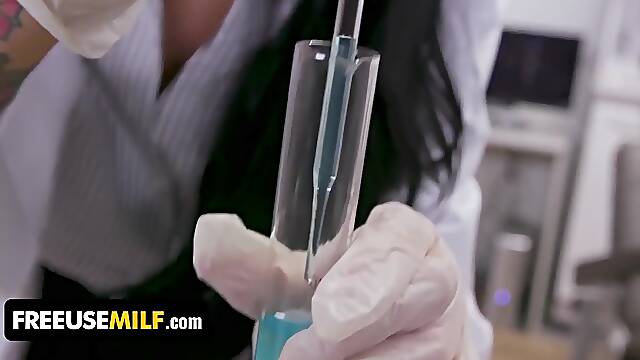 Science Experiment Turns Into Free Use Threesome With Freeuse - Payton Preslee And Bunny Madison