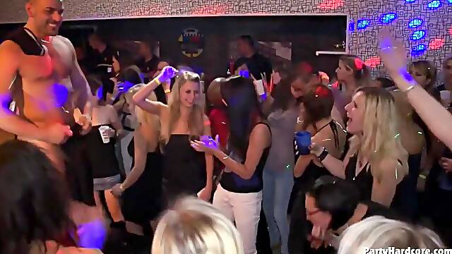 Partyhardcore - 2011-11-14 - A.k. Honey