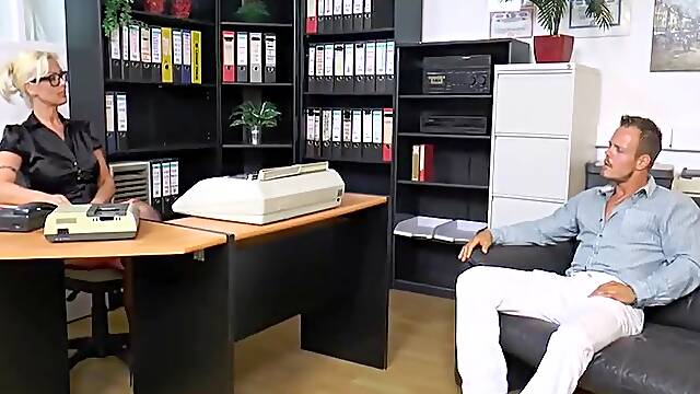 Xxx Superstars, Vivian Schmitt