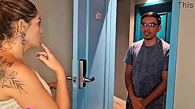 Internet technician cant resist the invitation from the naughty MILF and fucks her pussy,