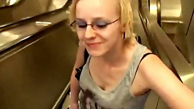 Horny Blonde Steffi - Schwanzgeil im Parkhaus