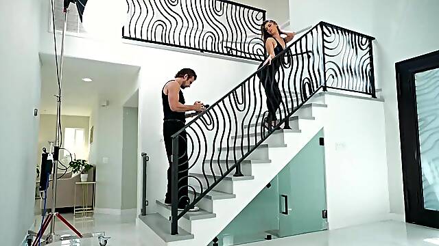 Bubble Booty Model Uma Jolie Gets Her Cunt Stretched By Hung Photographer GP3370