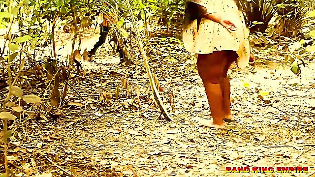 Afrucaine Poilue, Dans La Brousse Africaines, Massage Femme Poilue
