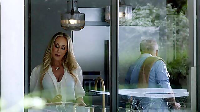 MILFY Hotwife screwed in three-some