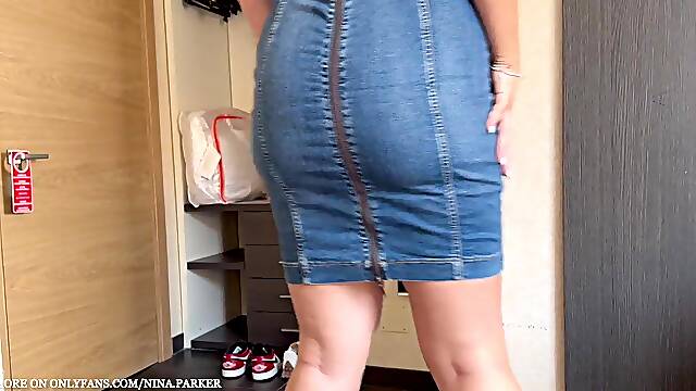 SEX: mother Id like to fuck riding hunk in a hotel room. Large Butt sticking without Denim Suit