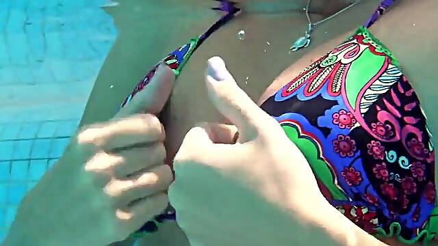 Mary Kalisy rubs her clitoris and snatch lips and swims