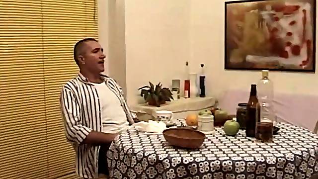 Il Mio Patrigno Scopa Forte!