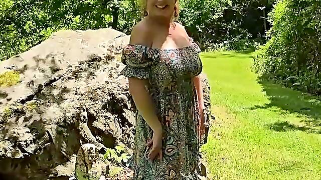 MAMMA Shares some LARGE TIT ONLYFAN Content
