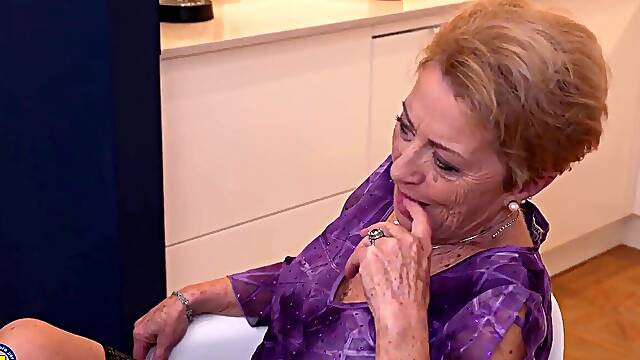 Muscle guy boinks granny