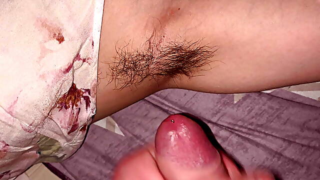 Ascelle Molto Pelose, Slovacca Milf