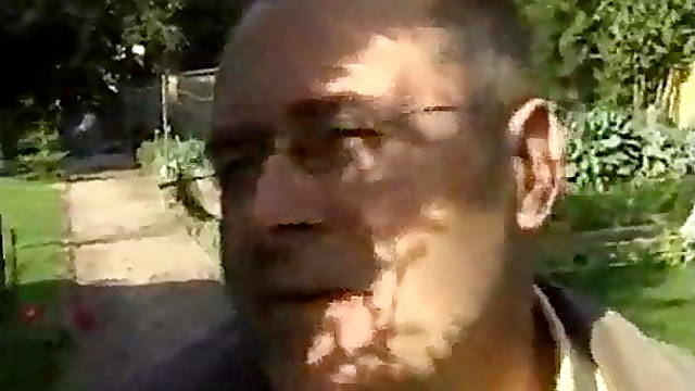 Mamie aux enormes seins naturels se tape le voisin