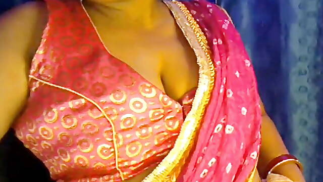Hot desi sexy young girl tries to show boobs with pleasure.