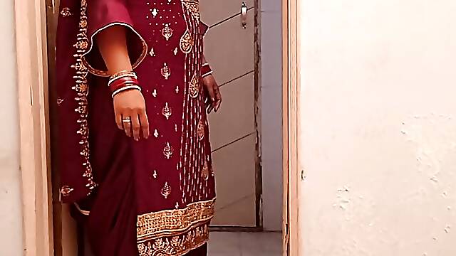 Punjabi bhabhi wants biharis dick in her pussy when he is pissing in the bathroom