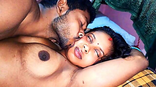 Desi madam ko raat me bohat maje se mami ki discount