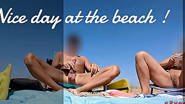 He masturbates on the beach in Cap d&amp;#039;Agde and pass behind them. Nice exhibition!