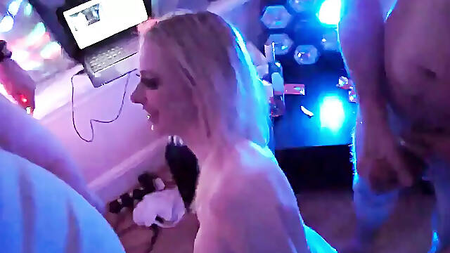 Bukkake Disco Gangfuck Cock Draining